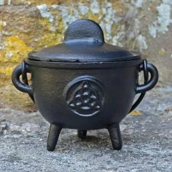Brand new π Fiesta Studios Cast Iron Cauldron Triquetra Design With Removable Lid π 10 Fiesta Studios Cast Iron Cauldron Triquetra Design With Removable Lid